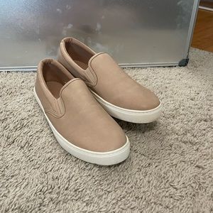 Beige dress shoes
